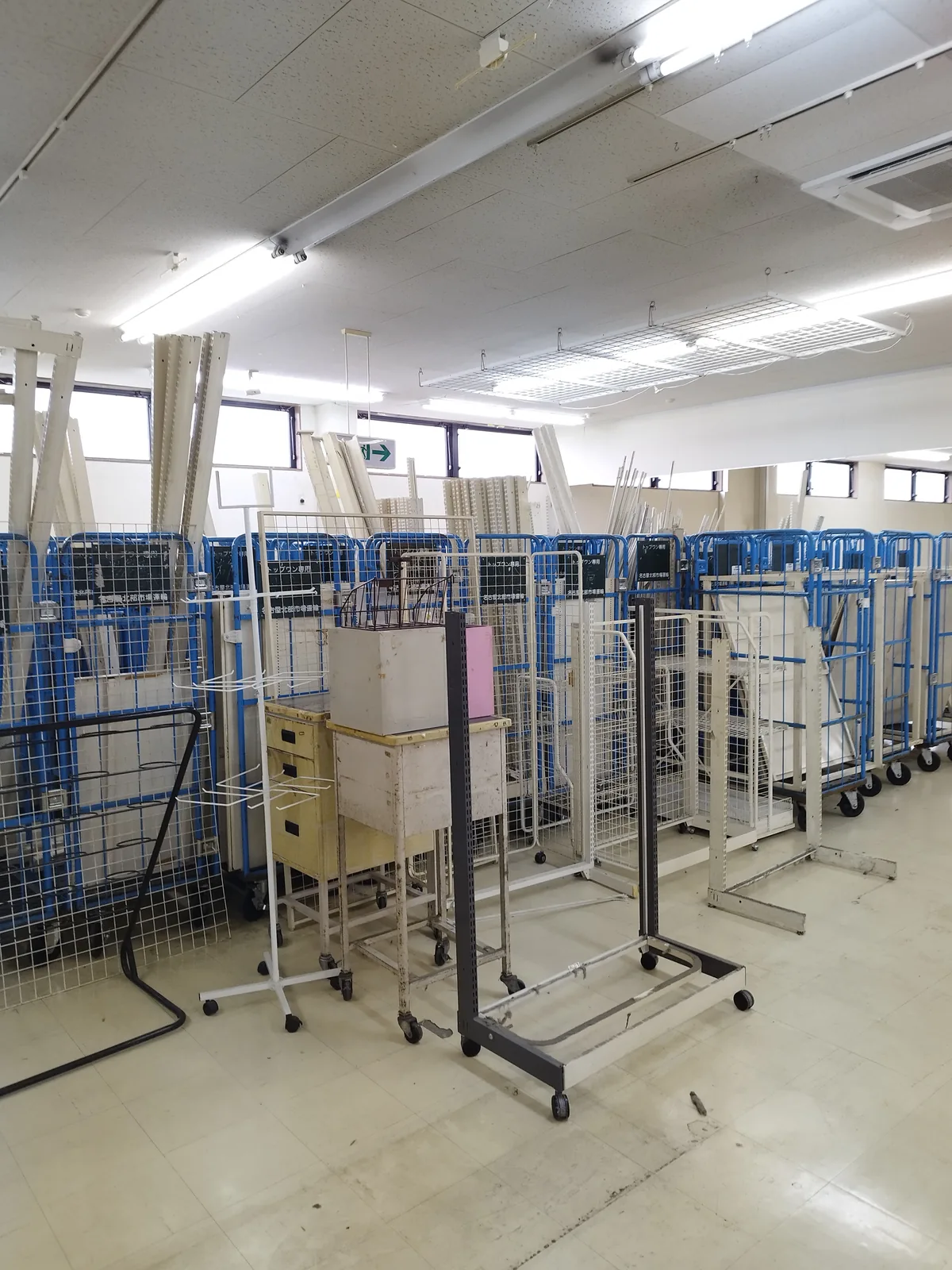 回収品を保管する自社倉庫